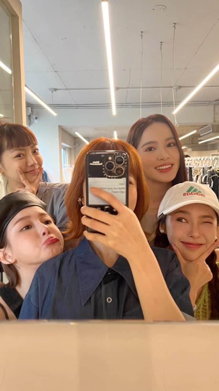 謝琦琦（Kiki）のインスタグラム：「感謝各位捧場 還有 @fullmoonandfilm 用甜點的力量支持這次 @no.11official 活動 讓昨天下午的客人也能一起分享🫶🏻  從叫外送發現到他們甜甜圈 喜歡它有點像可頌的口感 鹹甜的起士口味最喜歡 冷的熱的都好吃  小小顆以為不會太罪惡  結果還是忍不住的一口氣吃了兩顆不同口味的🍩」