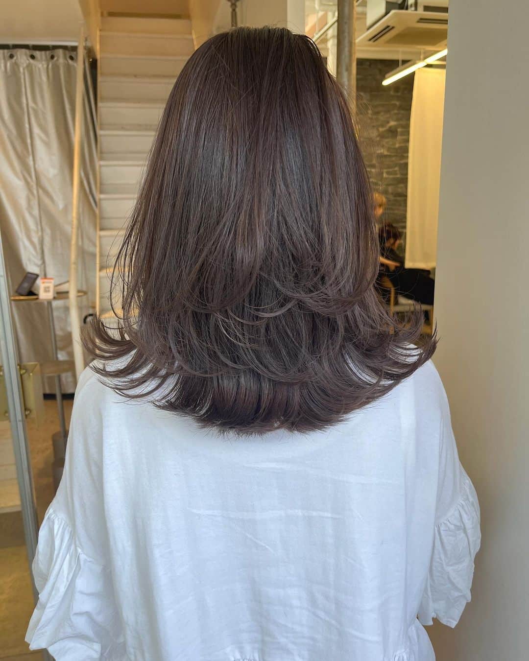 のインスタグラム：「鎖骨ラインで入れるレイヤースタイル✂︎  レイヤーもハイライトの相性抜群です！」