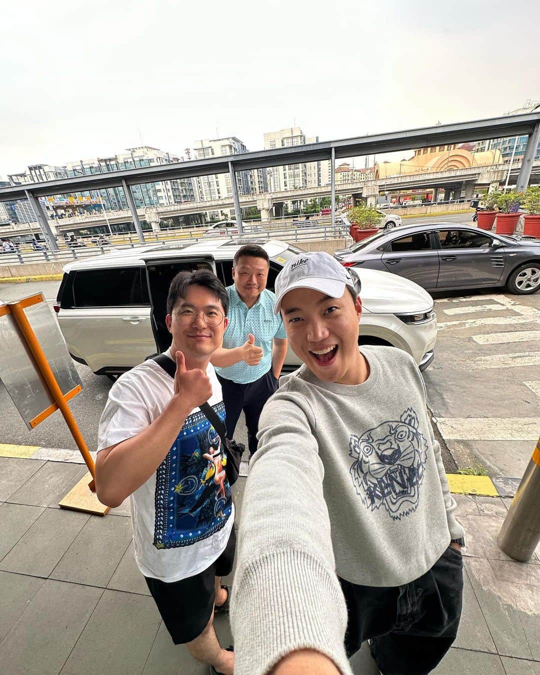 Ryan Bangのインスタグラム：「0.5 selfie with my Korean tito’s 📸  #dujaba」