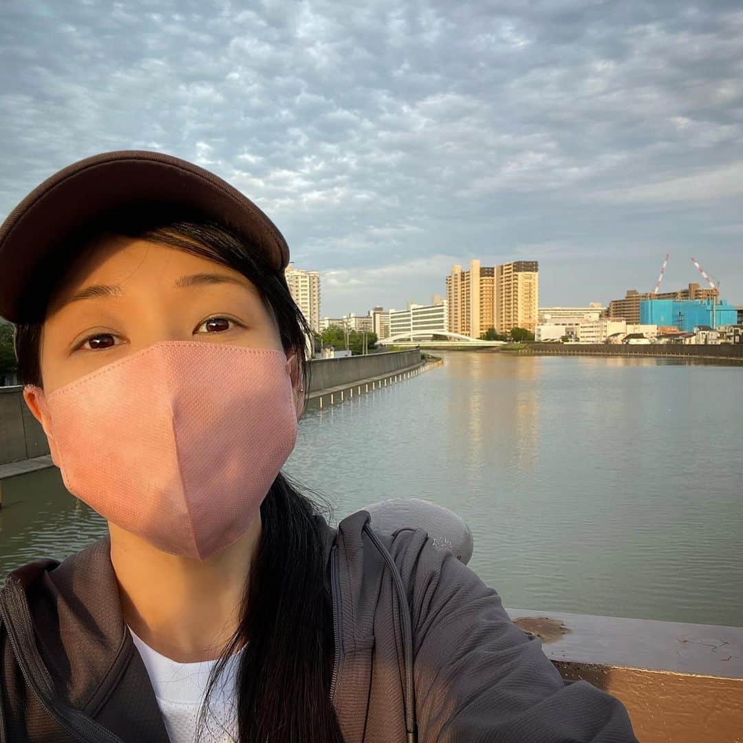 田中香子さんのインスタグラム写真 - (田中香子Instagram)「稽古帰りの川と 西日フェイス。」6月4日 20時16分 - soo.yt
