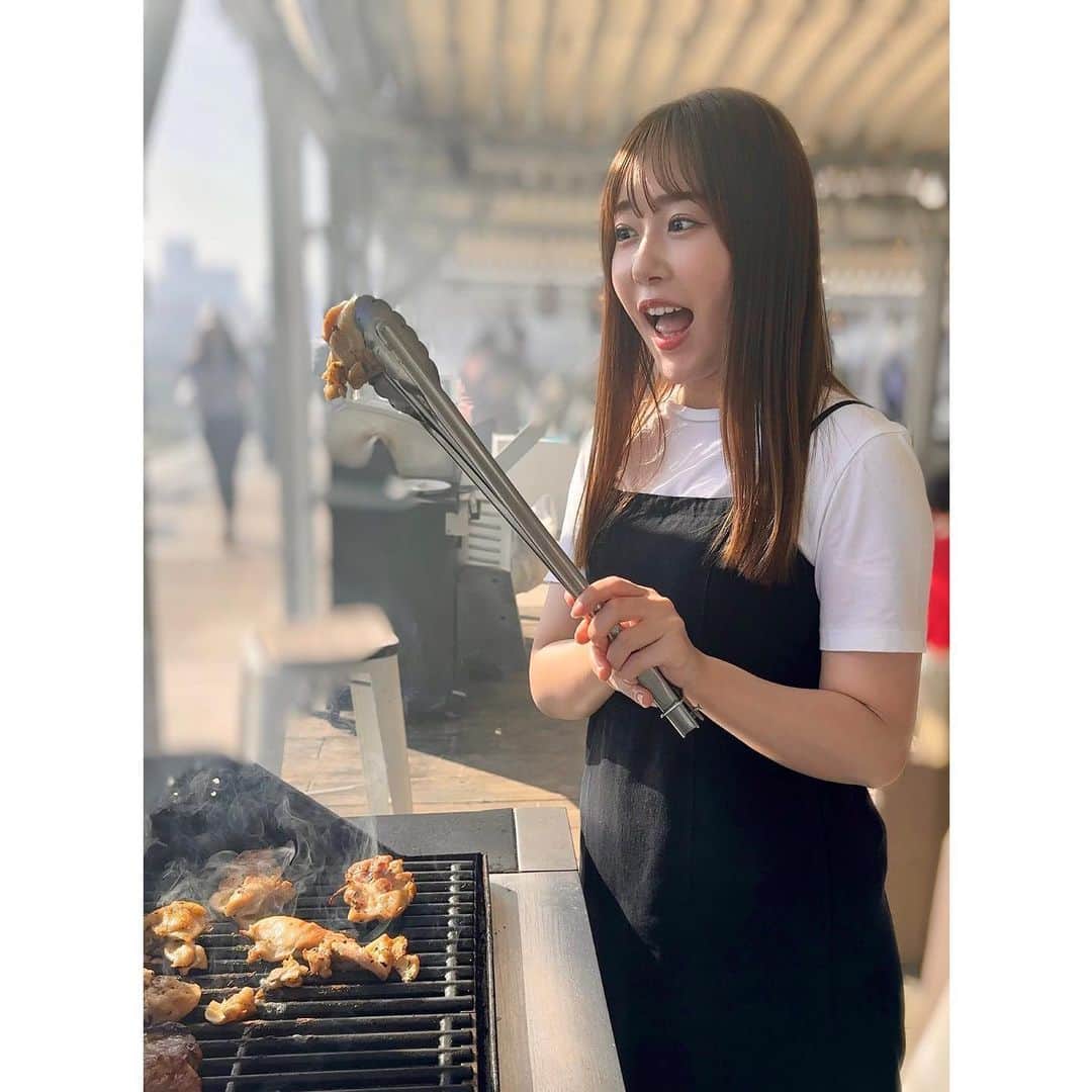 のインスタグラム：「会社の皆さんと今年初のBBQしました🍖 こんな私を受け入れてくれた社員の皆さんには感謝です🥲 （あ、知らない人もいるかもだけど今普通に働いてますw） この日すごい天気が良くてめちゃ暑かった🫠🔥 写真たくさん撮ってもらったのでまた載せるね！ #bbq」