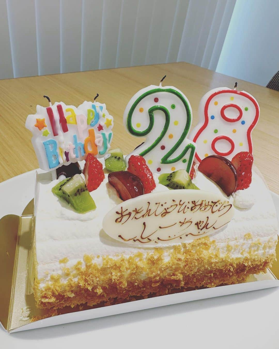 玉井詩織さんのインスタグラム写真 - (玉井詩織Instagram)「🎂💛 誕生日を迎えました☺️ 当たり前じゃない日々や周りの環境への感謝の気持ちを忘れずに、人としてももっと成長できるように🕊️  色んなことを楽しんでいきたいです☺︎ たくさんのお祝いありがとう…🌷 28歳もよろしくです！ わー！28だって！めっちゃ大人じゃん！🤣  #28」6月4日 20時31分 - shioritamai_official