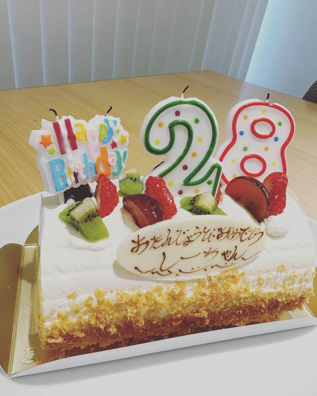 玉井詩織のインスタグラム：「🎂💛 誕生日を迎えました☺️ 当たり前じゃない日々や周りの環境への感謝の気持ちを忘れずに、人としてももっと成長できるように🕊️  色んなことを楽しんでいきたいです☺︎ たくさんのお祝いありがとう…🌷 28歳もよろしくです！ わー！28だって！めっちゃ大人じゃん！🤣  #28」