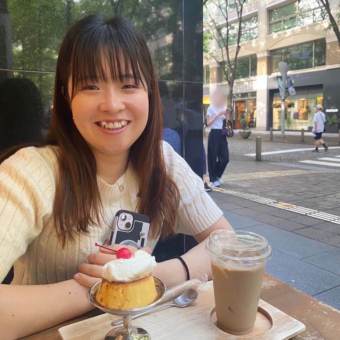 秋山みなみのインスタグラム：「🍮❤️ 　　 　　 　　 　　 　　 #カフェタイム #カフェ巡り #丸の内  #テニス #テニス女子 #테니스 #tennis #网球 #tennista #tennisgirl #プリン #スイーツ #tokyocafe #cafe」
