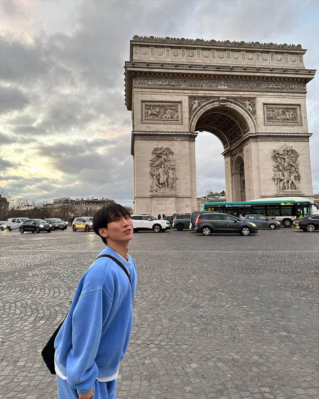 ウングァンさんのインスタグラム写真 - (ウングァンInstagram)「드디어 올리는 Paris 여행기 🍀 Part 1 😼」6月4日 20時40分 - btob_silver_light