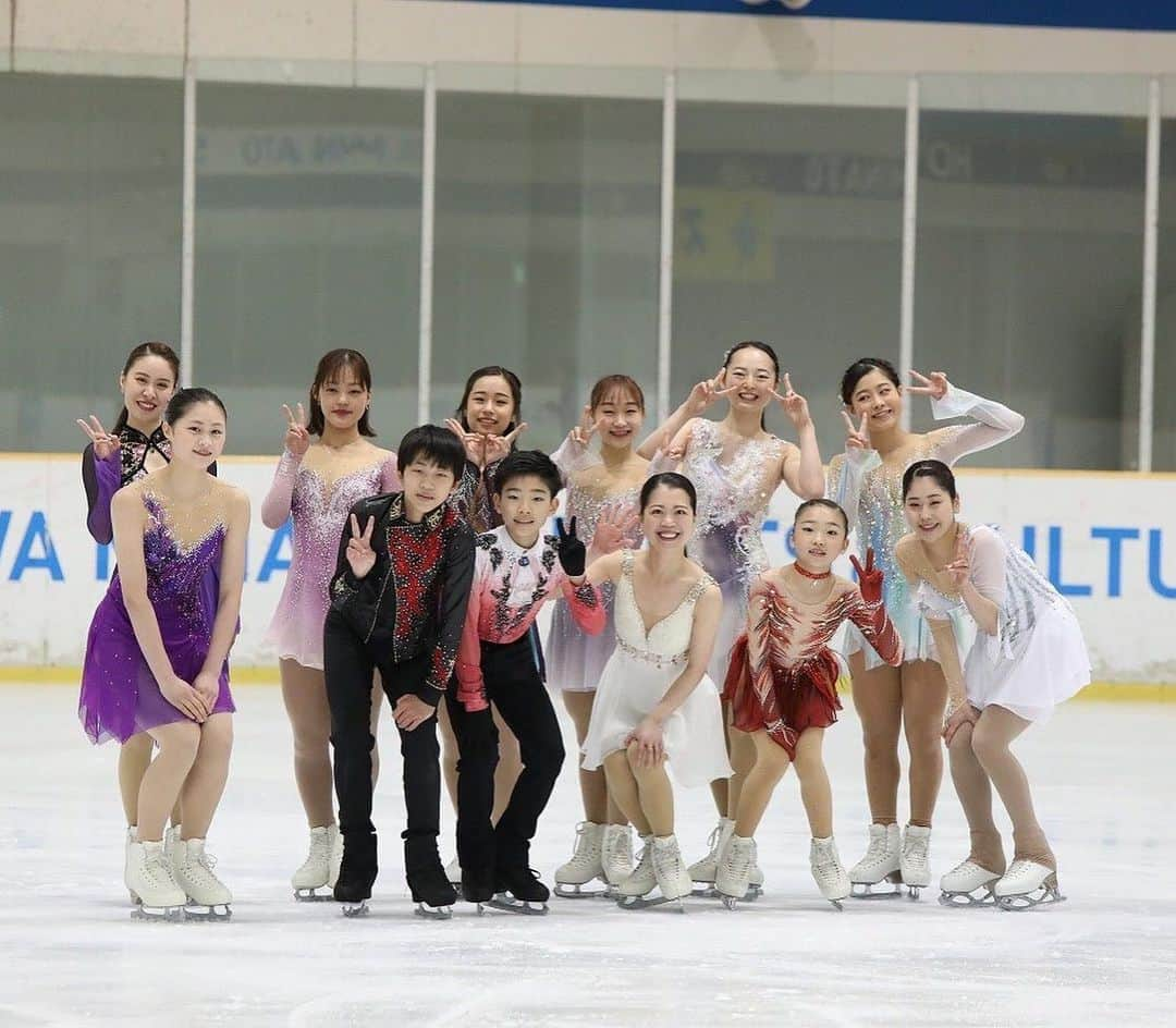 大庭雅のインスタグラム：「にこにこ祭2023⛸️✧˖°  アイスショーに出演させて頂きました💐 地元愛知県で満席のお客様の前で演技をすることができて 本当に嬉しかったです👼✨  たくさんの方が足を運んで下さり、 バナータオルや、お手紙やプレゼント、大きな拍手 幸せな時間でした🥰  #邦和みなと 様 このような機会をありがとうございました🤍  #にこにこ祭 #邦和みなとスポーツ＆カルチャー #CHUKYO #東海東京FH」