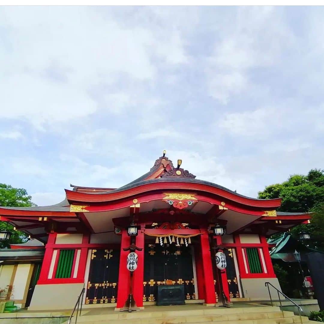 hina2221さんのインスタグラム写真 - (hina2221Instagram)「品川神社のお祭りに行ってきました✨ 品川神社のお祭りは、神聖な雰囲気と賑やかな雰囲気が融合していて、参拝客や地元の方々が多く集まり賑やかでした🥰✨  屋台も美味しくて、たくさん 食べちゃいました😆  今年も楽しい思い出ができました。来年の祭りも、ますます楽しみ💓  I went to a festival at Shinagawa Shrine✨ The festival at Shinagawa Shrine was a fusion of a sacred atmosphere and a lively atmosphere, and was lively with many worshipers and locals.  The stalls are also delicious and there are many I ate it😆  We had a lot of fun memories this year. Looking forward to next year's festival  . . . #お祭り#品川神社 #festival #jpanesefestival #japan#training #伝統」6月4日 20時37分 - hina22221