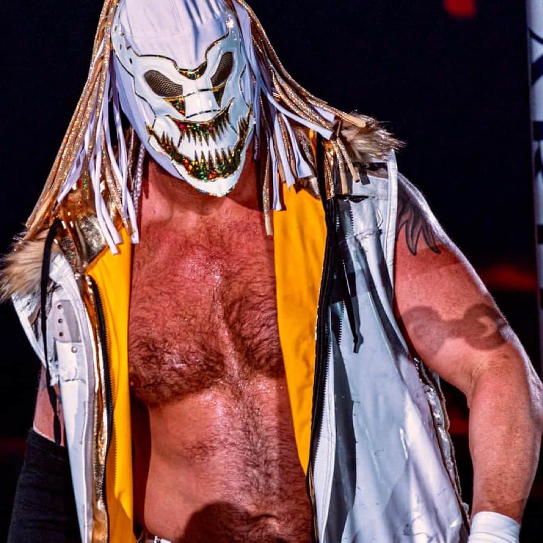 ランス・アーチャーのインスタグラム：「Thanx @acesboots for the entrance mask at tonight’s #njpw #dominion event from #osaka #japan」