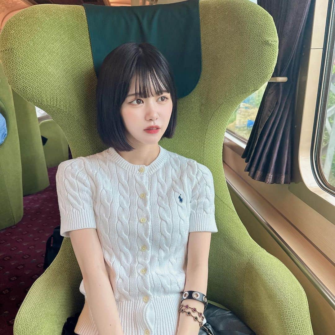 土光瑠里子のインスタグラム：「特急めちゃワクワクした〜🥺 旅行いきたいな  #奈良#特急列車#あをによし#観光#旅行#Japanese#follow」