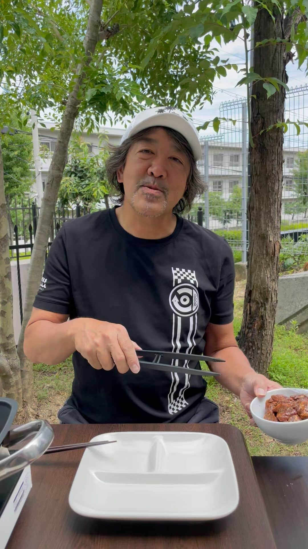 黒岩唯一のインスタグラム：「天気の良い日曜日は、お家BBQ🍖 おいしいお肉屋さんの、焼肉用お肉(これはハラミ)味噌味です。 めちゃくちゃ美味しい😋  #bbq  #お家bbq  #焼肉 #黒岩唯一」