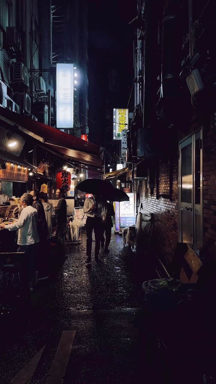 Kaiのインスタグラム：「Exploring just by myself  — Standing bars, or 立ち飲み (pronounced “tachi-nomi”), are a unique and popular part of Japanese drinking culture. These no-frills establishments offer a chance to sample a variety of Japanese food and drinks in a casual and affordable setting. 立ち飲み are loved by people of all ages throughout Japan, and they’re a great way to experience the local culture and meet new people.  #japan #tokyo」