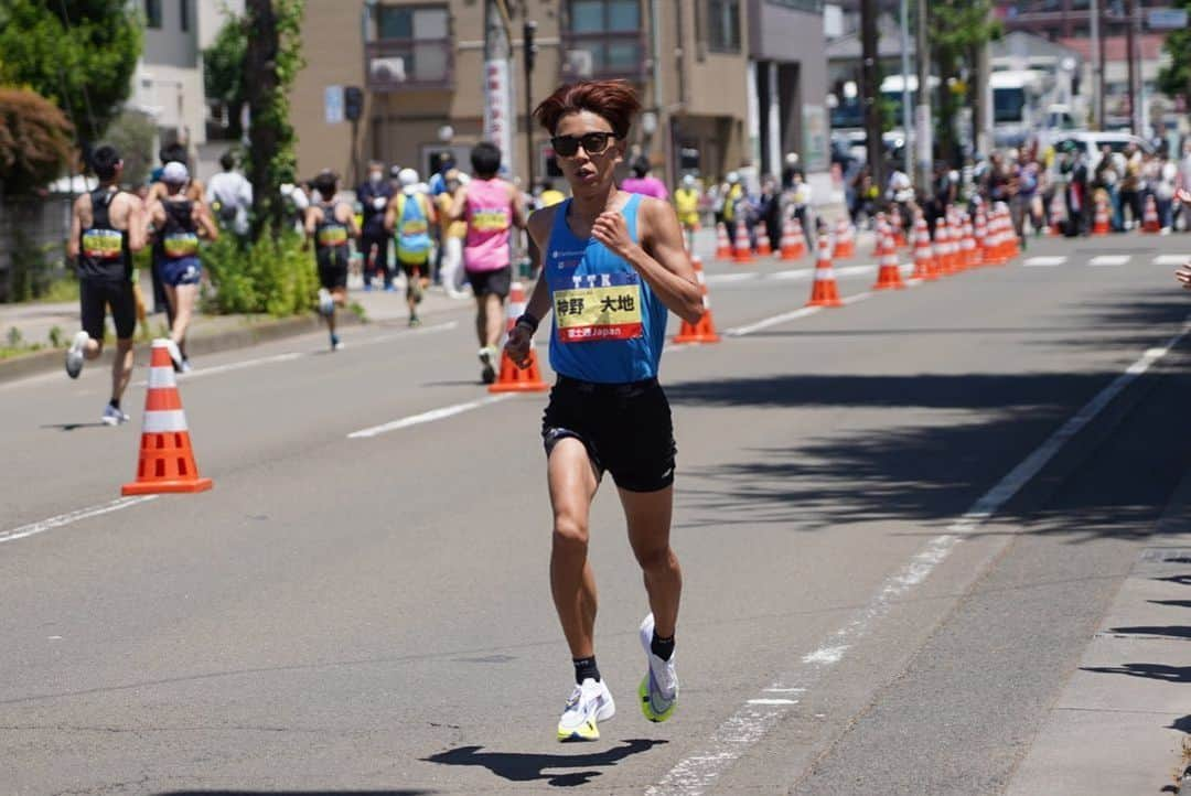 神野大地さんのインスタグラム写真 - (神野大地Instagram)「調子は良かったし、今日は結果が欲しかった。 本当に悔しいです。 でも多くの応援に勇気づけられました。ありがとうございました。 #仙台国際ハーフマラソン   MGCまでやれることやるのみ。 引き続き頑張ります。 レースの詳細はYouTubeの方で出します。  #セルソース #宇佐美グループ #浜松いわた信用金庫  📸 @seiyatakaki」6月4日 20時46分 - daichi_0913