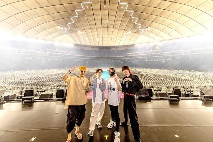 レトルトさんのインスタグラム写真 - (レトルトInstagram)「TOP4 in TOKYO DOME  3年ぶりのイベント、TOP4初のイベントだったけど最高のイベントになりました！！  いつも通り変わらずの4人でした。ずーーっと笑ってた。  レトクマちゃんの着ぐるみ連れて帰りたかったなぁ…。」6月4日 20時46分 - retort64