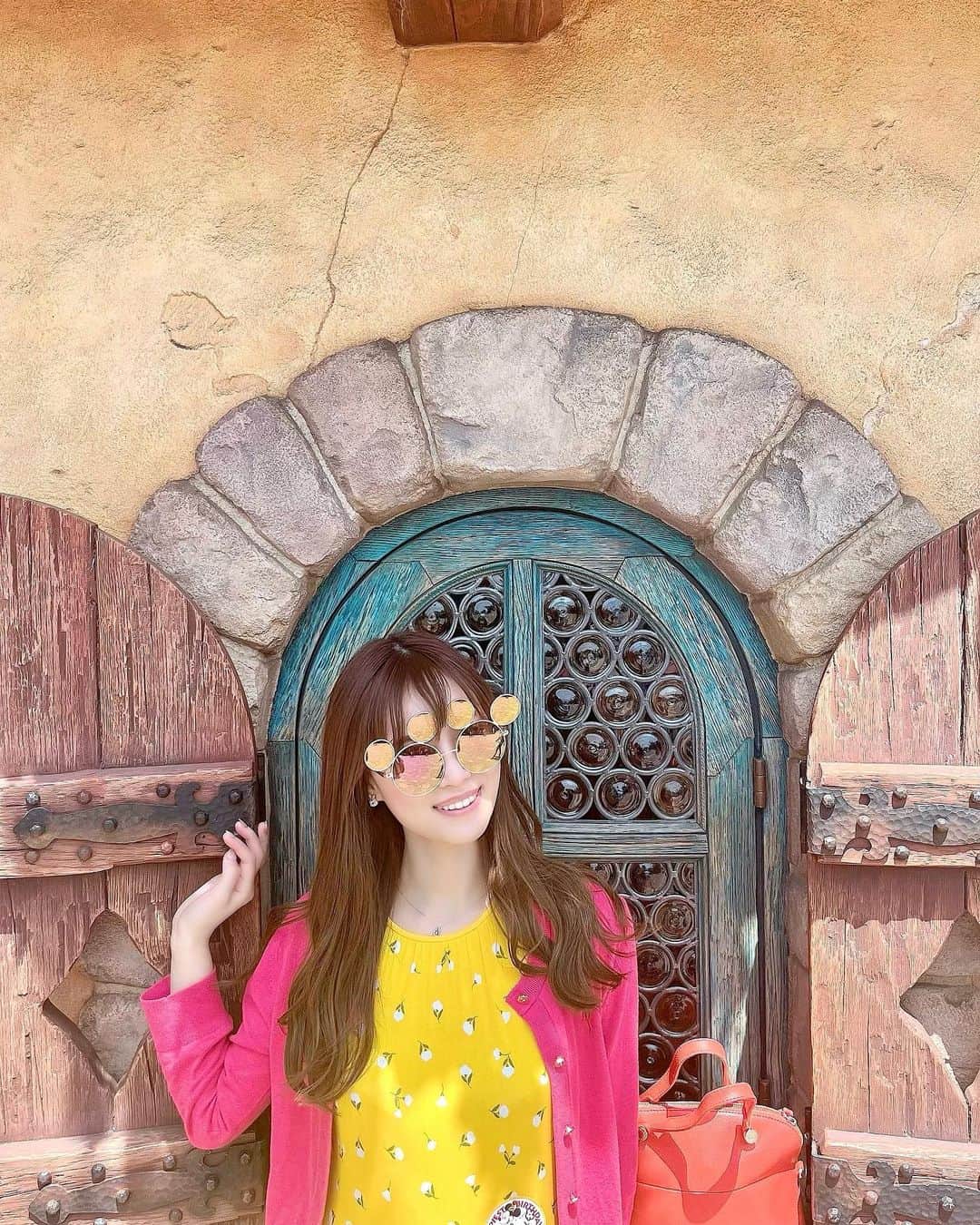 青山智美さんのインスタグラム写真 - (青山智美Instagram)「💖 【 ❤️✨ Tokyo Disney Land ✨❤️ 】 ⁡ ⁡ ディズニー楽しすぎたから またすぐに行きたすぎる〜〜〜(*˙˘˙*)❥❥💖 ⁡ 永遠の夢の国…❤️🤍 ⁡ ⁡ ♡ ♡ ♡ ⁡ ⁡ あなたとあなたの大切なひとたちが 笑顔で幸せでありますように…💖💖💖 ⁡ ⁡ ⇨ @tomomibeauty ⁡ ⁡ ⁡ *♢ ♡ ＊ ♡ ✩ ♡ ♩ ♡・♡ ° ♡ ❁ ♡ ✩ ♡° ⑅◡̈*」6月4日 20時57分 - tomomibeauty
