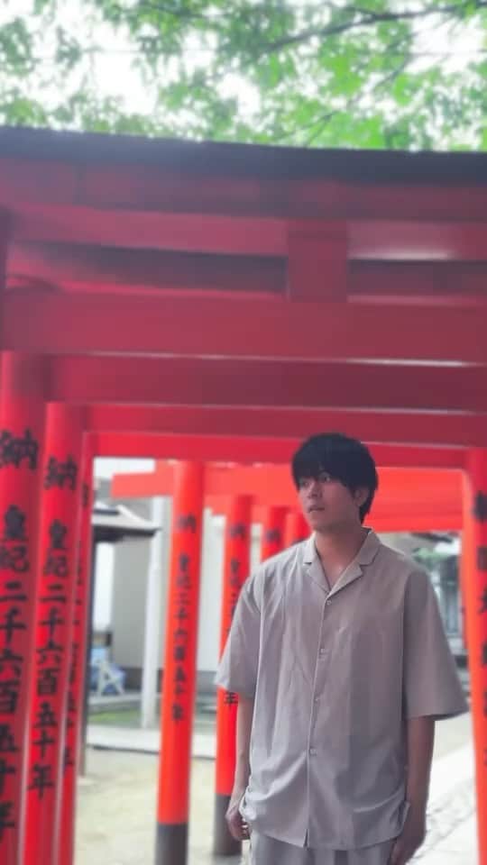 のインスタグラム：「RADWINPS/ スパークル  @itano.k   #radwimps  #スパークル #君の名は #弾き語り #カバー #弾き語り男子  #アコギ #神社」