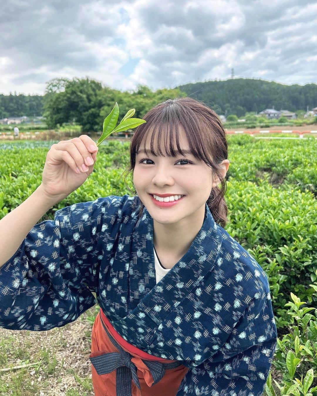 本間日陽のインスタグラム：「村上新茶バスツアー🍵🎶🍃 今日は1日ありがとうございました！  地元村上にファンのみんなが来てくれるとすごくうきうきするんです🪄 そして、わたしが生まれ育った場所のことを知ってもらえると、自分のことのように嬉しいです😽🌟  これまでも何度かそういった機会はあったのですが、今回はバスツアーということでじっくり村上の魅力、村上茶の魅力を体験してもらえたのかな！と！思います💫  ディナーショーでは、メンバー5人でミニコンサート🎀🎶 こちらもほんとうにたのしかったです！たくさんのコール、応援ありがとうございましたっ  ひとりひとりとお話しする時間があまりなかったので、SNSや会えるときにたくさんの感想お待ちしています☺️🍵💕  参加してくださった皆さん、企画してくださった皆さんに感謝の気持ちでいっぱいです！特別な1日になりました🎈 またこんな日があったらいいな〜〜💌  #村上市 #村上茶 #ngt48」