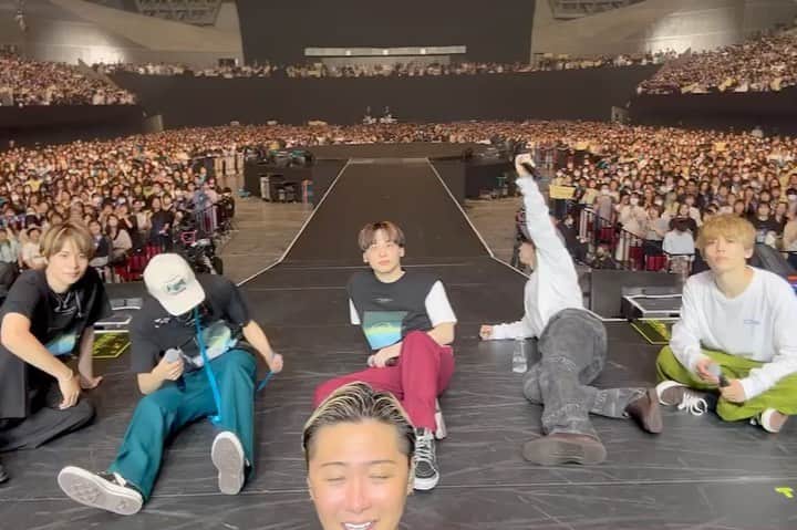 大野雄大のインスタグラム：「Da-iCE ARENA TOUR 2023 -SCENE- 幕張公演２日目。  今日も最高の時間をありがとうございました。 応援して下さる皆様、 スタッフの皆様。 バンドメンバーさん、 感謝でいっぱいです。  次は仙台。  今から楽しみで仕方ないです！！！  #da_ice #scene #幕張2day #感謝感謝感謝 #今日はたくさん飲もうと思います笑」