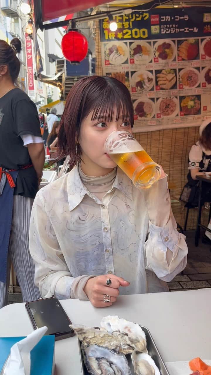 奥田紗都のインスタグラム：「. ⁡ もっと可愛いリアクションができるようになりたい😳（笑） ⁡ ⁡ ⁡ ⁡ ⁡ ⁡ ⁡ ⁡ ⁡ ⁡ ⁡ ⁡ #お酒好き女子 #上野 #上野居酒屋 #生牡蠣 #上野グルメ #ビール女子」