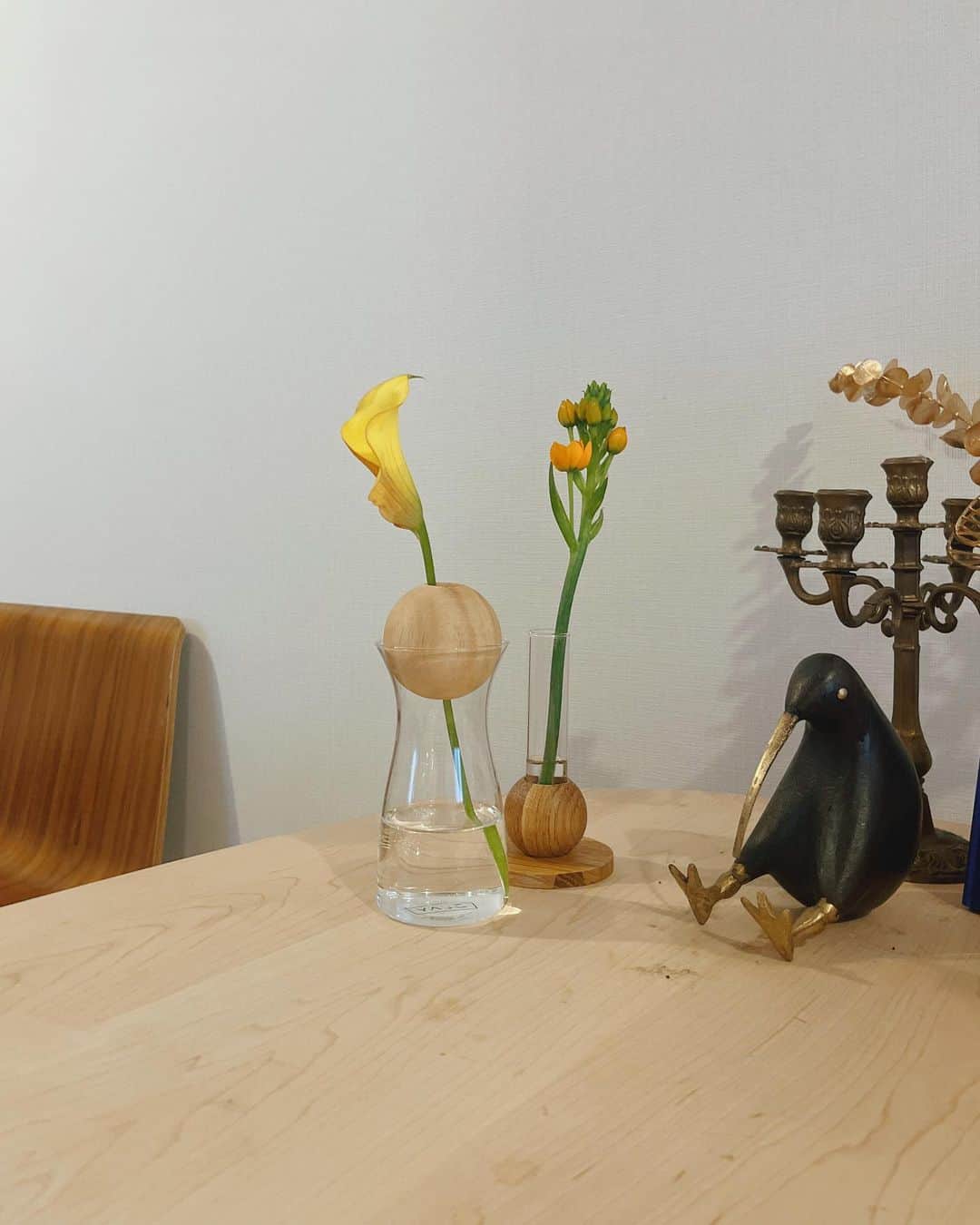 みすみのインスタグラム：「ももこから貰ったフラワーベース🌼かーわいっ！！！」