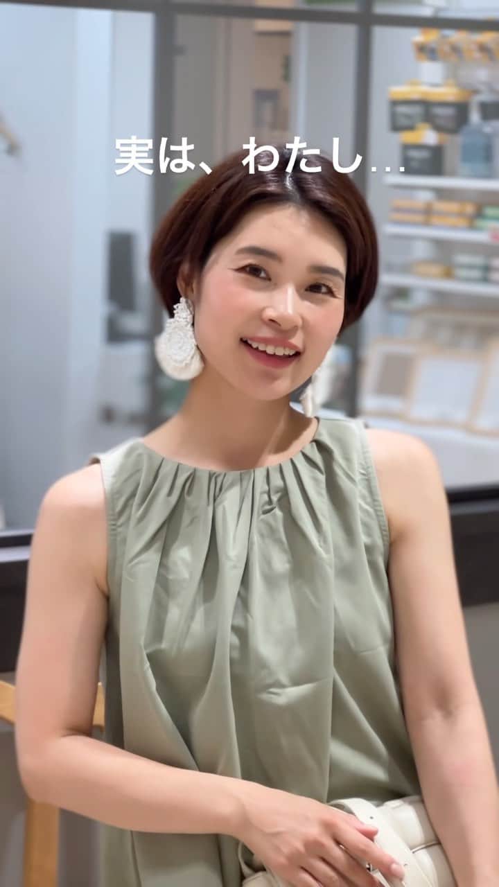 三佐和あやのインスタグラム：「…伝わってたかなぁ？ 引っ越してきてから、地域のこと調べたり、来年から保育園か幼稚園にするか、調べたり☺️ なんだか、忙しくしてるよー！いろいろ教えてねー！  #ootd  アクセ .. マイアミで購入してから大事にしてる ワンピース .. SHEIN バッグ #ボッテガヴェネタ   #きのコ #アラフォーコーディネート #40歳 #40代コーディネート #きれいめカジュアルコーデ #きれいめ #グリーンコーデ #ショートヘアコーデ #大阪 #osaka #osakacity #osakajapan🇯🇵 #大阪ママ #ママコーデプチプラ   【大阪アラフォー １３歳はなれた3人目を育児中】 気軽にフォローしてね @misawa_aya」