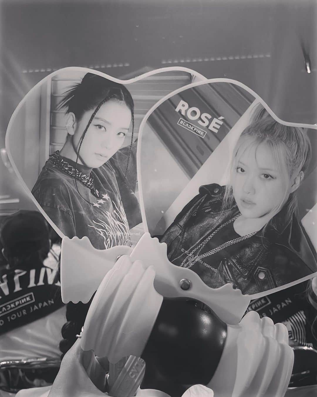 優木望未さんのインスタグラム写真 - (優木望未Instagram)「BLINKデビュー🖤🩷  生채영に惚れ惚れ。 本当に存在するんだ、と目で確かめられました🐿️はぁ、美意識高まる  지수のパートになる度も何度泣いたか分からない。笑 いつかまた４人での姿が観られますように。  息子も興味もって次一緒に行くって言いだして嬉しい🫶🏻 毎日聴かせてる甲斐があったのね🤭笑 こんなどっぷりハマってるのBigbangぶりで嬉しい  #BLINK#bornpink#blackpink #블랙핑크#블핑#브링크」6月4日 21時07分 - im__non