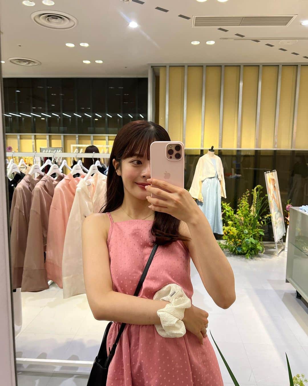 牛江桃子（ももち）さんのインスタグラム写真 - (牛江桃子（ももち）Instagram)「福岡PARCO POPUP🍎❤️ 沢山のご来店､本当にありがとうございました♡ @lilambition_official として初めての福岡上陸､想像以上にたくさんの方が来て下さり本当に本当に嬉しかったです…🥲♡ 熊本や佐賀や鹿児島から来て下さった方や､大阪や愛知から前泊して遠征して来て下さった子もいたり､､ そして印象的だったのは､リルの過去のお洋服を着て来てくれる方が多かった事！去年の春のワンピや夏のスカートなど､それぞれの私物と合わせてすっごく可愛くコーデして着てくれていて､､みんなの中の日常にリルが溶け込んでいる感覚が直接感じられて､すっごく嬉しかった｡☺️♡ みんなの中の日々の小さな野望になりたくてリルを立ち上げ早一年半｡POPUPをする度に､自分がどういう気持ちで､どんな想いを込めてリルを立ち上げたか､そしてみんなの人生の小さなキッカケの背中を押せるような存在でもっとありたいという想いが強くなり､ Lil Ambitionのお洋服を通してもっともっとみんなと大きくしていきたいなぁと改めて深く思います。また福岡に絶対に戻って来ます✊🏻🩷 もっともっと大きくなって戻ってくるから､待ってて✊🏻🩷🔥最高に可愛いお洋服をこれからもお届けするね！ ⁡ ⁡ 今日はみんな本当に本当にありがとう！ 九州にみんなに会えて本当に本当によかった。 直接ありがとうを伝えさせてくれて、ありがとう！ ⁡ 絶対にまた会おうね！九州だいすき！！！！！！ ⁡ 次は来週火曜日からの Lil Week 🗓️🩷🩷 毎日20時〜、リルライブで会おうね！またね！♡ ⁡ ⁡ #lilambition #リルアンビション」6月4日 21時09分 - momochi.661