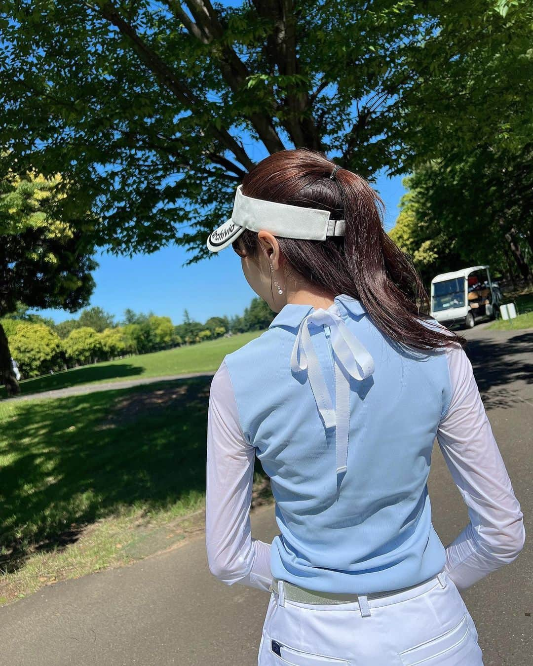 伊藤楓さんのインスタグラム写真 - (伊藤楓Instagram)「⁡ゴルフ⛳️ 晴れてよかった〜！ ⁡ トップスのウエアは韓国で買いました🩵🤍 背中にリボンが付いているところがお気に入りです😻 ⁡ ⁡ #ゴルフ #ゴルフ女子 #ゴルフウェア #ゴルフコーデ #archivio #callawaygolf #newbalancegolf」6月4日 21時13分 - kaede.ito