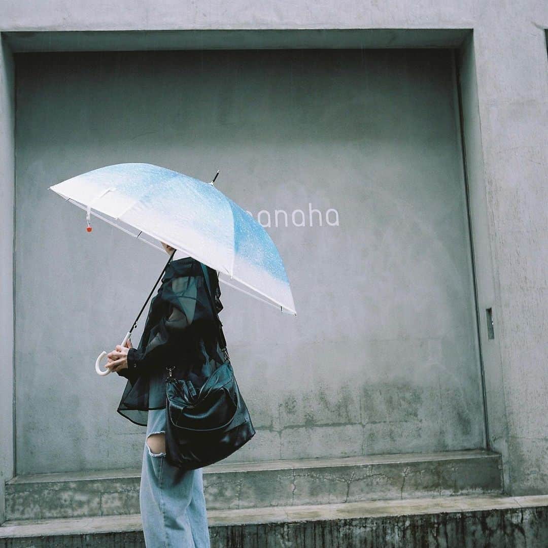 野田愛実さんのインスタグラム写真 - (野田愛実Instagram)「* お気に入りの傘☂️🩵🍒  #rolleicord」6月4日 21時20分 - noda_emi