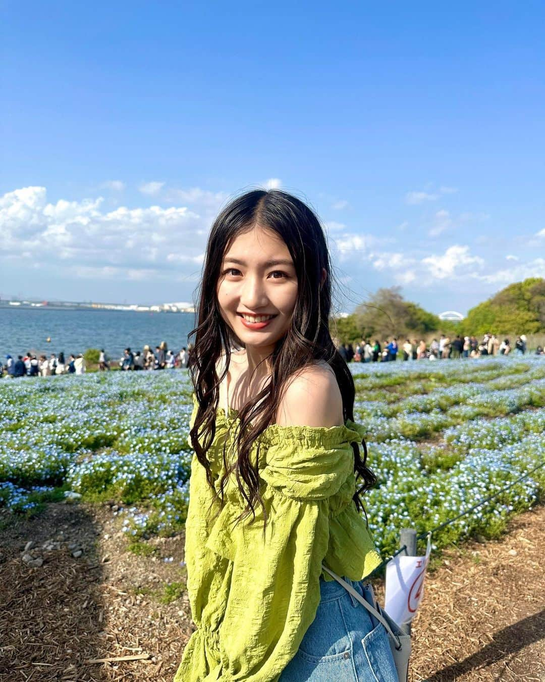 塩月希依音さんのインスタグラム写真 - (塩月希依音Instagram)「青空×ネモフィラ💠🏝  #ネモフィラ#ネモフィラ祭り #ネモフィラ畑 #お花#おはな#お花畑 #青空#大阪#映え#映えスポット #大阪観光 #観光スポット #観光地 #関西#舞洲#舞洲ネモフィラ祭り #インスタ映え #sky#flower #jk#ljk #05#05년생 #05line」6月4日 21時25分 - keito.shiotsuki