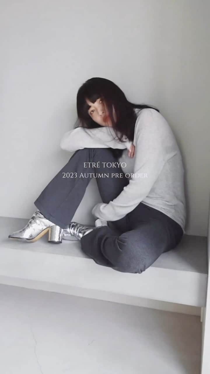 JUNNAのインスタグラム：「@etretokyo   #ETRE23秋  ETRÉ TOKYO 2023 AUTUMN PRE ORDER  グレーONグレー気分も引き続き...🩶  #ETREシアーニットボディースーツ  コットン100%のシアータートルニット　 待望のボディースーツタイプです。 合わせたグレーのレギンスも23AWETRÉのもの。  pants/ #etretokyo 23AW boots/ #maisonmargiela  ーーーーーーーーーーーーーーーーーーーーーー  ONLINE STORE 6/8(木) 19:00 - 6/15(木) 12:00  LUMINE SHINJUKU 6/8(木) - 6/14(水)  #etretokyo」