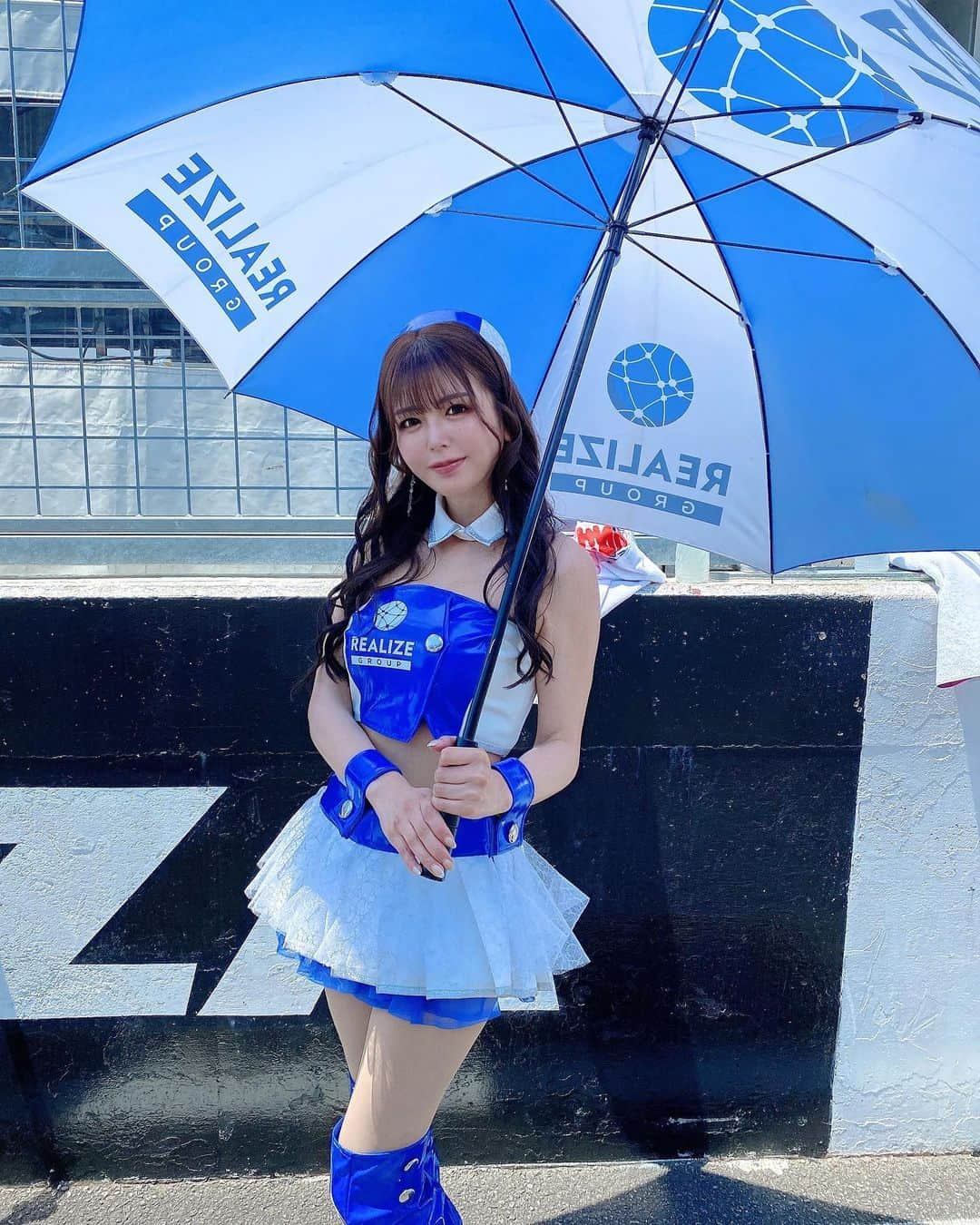 水瀬琴音さんのインスタグラム写真 - (水瀬琴音Instagram)「🦌🔔🚗💙 ・ #superGT 第3戦in鈴鹿🦌  赤旗のままレースは中断されましたが 24号車▶︎8位(暫定) 56号車▶︎4位　となりました‼︎  2日間沢山の応援 ありがとうございました⭐️  台風だったり日差しが強かったり… 波瀾万丈な週末で 体力消耗してると思うので みんなゆっくり休んでね( > <。)💛 ・ 今回から夏コスお披露目でした💙 どうかな？？(੭ˊ꒳​ˋ)੭✨ ・ ・ ・ #superGT #sgt  #鈴鹿サーキット  #kondoracing  #リアライズガールズ  #モータースポーツ」6月4日 21時26分 - kotone_dayo___