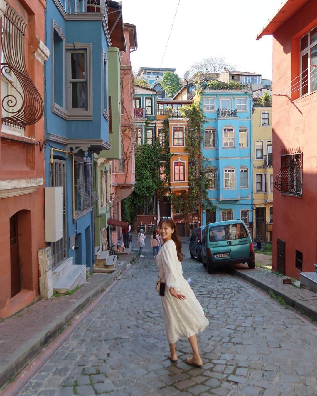 山田悠希さんのインスタグラム写真 - (山田悠希Instagram)「🚕 * 電車の乗り方がわからずタクシーに乗った結果運転手さんともめた🥹 優しい人がほとんどだったけどそうじゃない人も何人かいたのがトルコです笑 それも含めて思い出🥹 バラット、住んでる方がみんなニコニコで優しい街だった🥹🫶 * #トルコ旅行#イスタンブール#バラット #turkey#istanbul#balat」6月4日 21時27分 - yukiyuki57