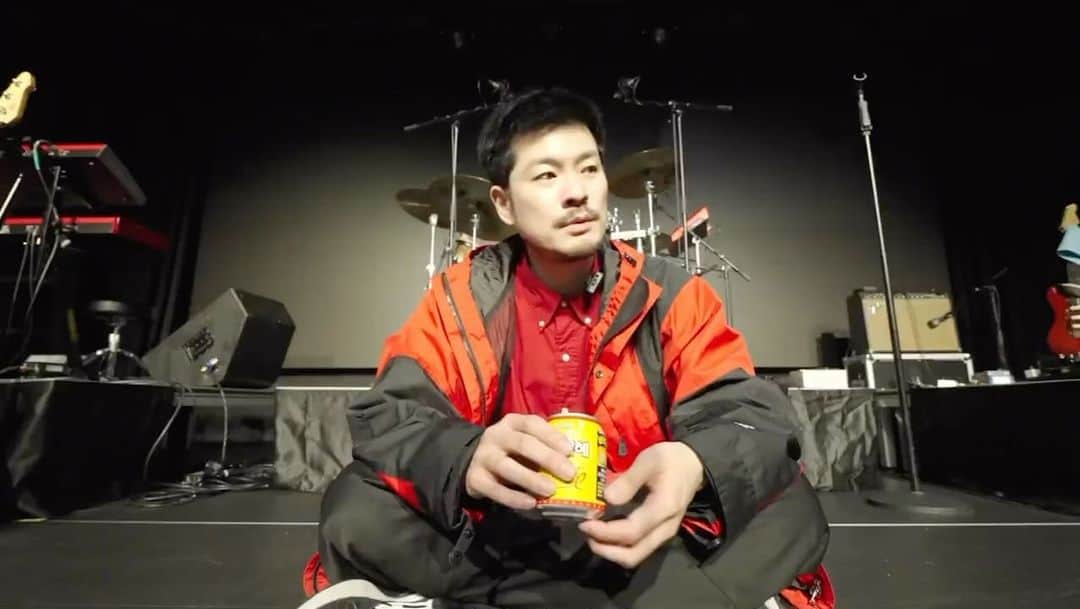 チャン・ギハのインスタグラム：「지난 4월에 있었던 제 단공 “해!”에 대한 짤막한 다큐멘터리가 방금 유튜브에 공개됐어요~ “해 / 할건지말건지” 뮤비 함께 만든 #모래내거동수상자들 @mogeosu (@y.sangwoon @hoainseong ) 에서 만들어주셨습니다~ 프로필에 링크 걸어둘 테니 한 번씩들 봐주세요~😙🎵」