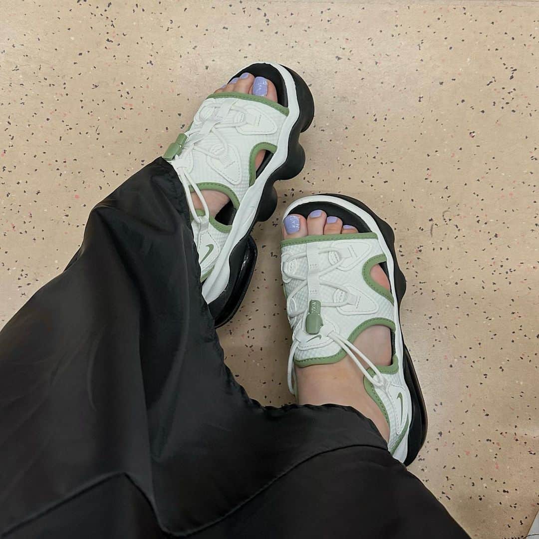 相羽瑠奈のインスタグラム：「new 👡🖤🧼」
