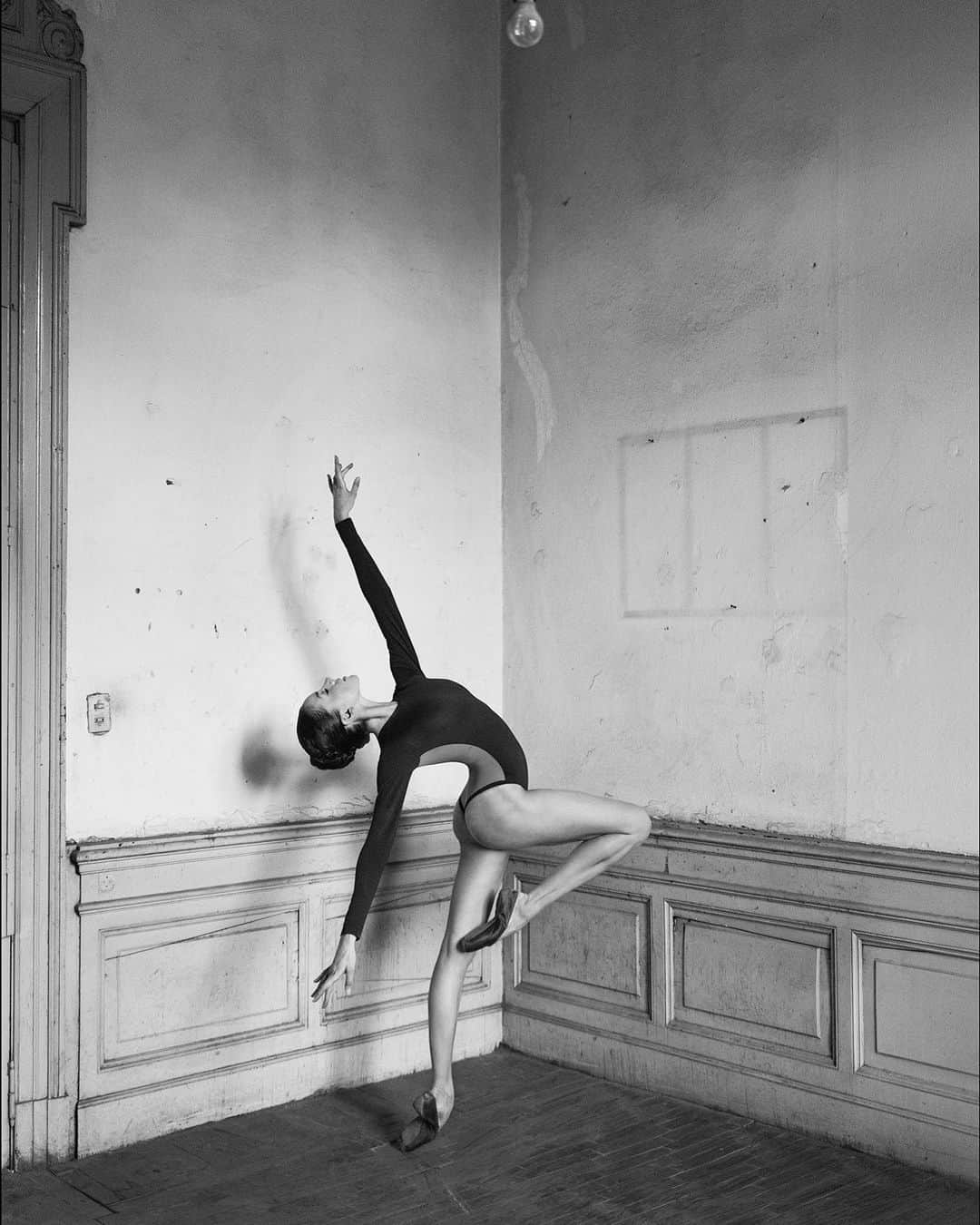 ballerina projectのインスタグラム：「𝐊𝐚𝐭𝐢𝐞 𝐁𝐨𝐫𝐞𝐧 in Buenos Aires.   @katieboren1 #katieboren #buenosaires #barracas #ballerinaproject #ballerina #ballet #dance #wolford #pointeshoes   Ballerina Project 𝗹𝗮𝗿𝗴𝗲 𝗳𝗼𝗿𝗺𝗮𝘁 𝗹𝗶𝗺𝗶𝘁𝗲𝗱 𝗲𝗱𝘁𝗶𝗼𝗻 𝗽𝗿𝗶𝗻𝘁𝘀 and 𝗜𝗻𝘀𝘁𝗮𝘅 𝗰𝗼𝗹𝗹𝗲𝗰𝘁𝗶𝗼𝗻𝘀 on sale in our Etsy store. Link is located in our bio.  𝙎𝙪𝙗𝙨𝙘𝙧𝙞𝙗𝙚 to the 𝐁𝐚𝐥𝐥𝐞𝐫𝐢𝐧𝐚 𝐏𝐫𝐨𝐣𝐞𝐜𝐭 on Instagram to have access to exclusive and never seen before content. 🩰」