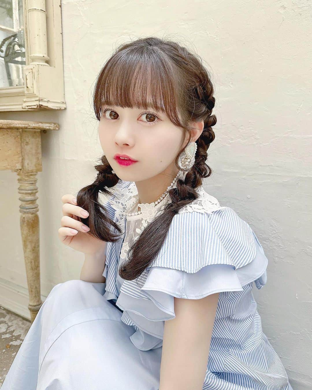 近藤沙瑛子のインスタグラム：「今日の自分🫧  #三つ編みアレンジ #アイドルヘア  #みつあみアレンジ #へああれんじ  #私服  #ワンピース  #夏服」