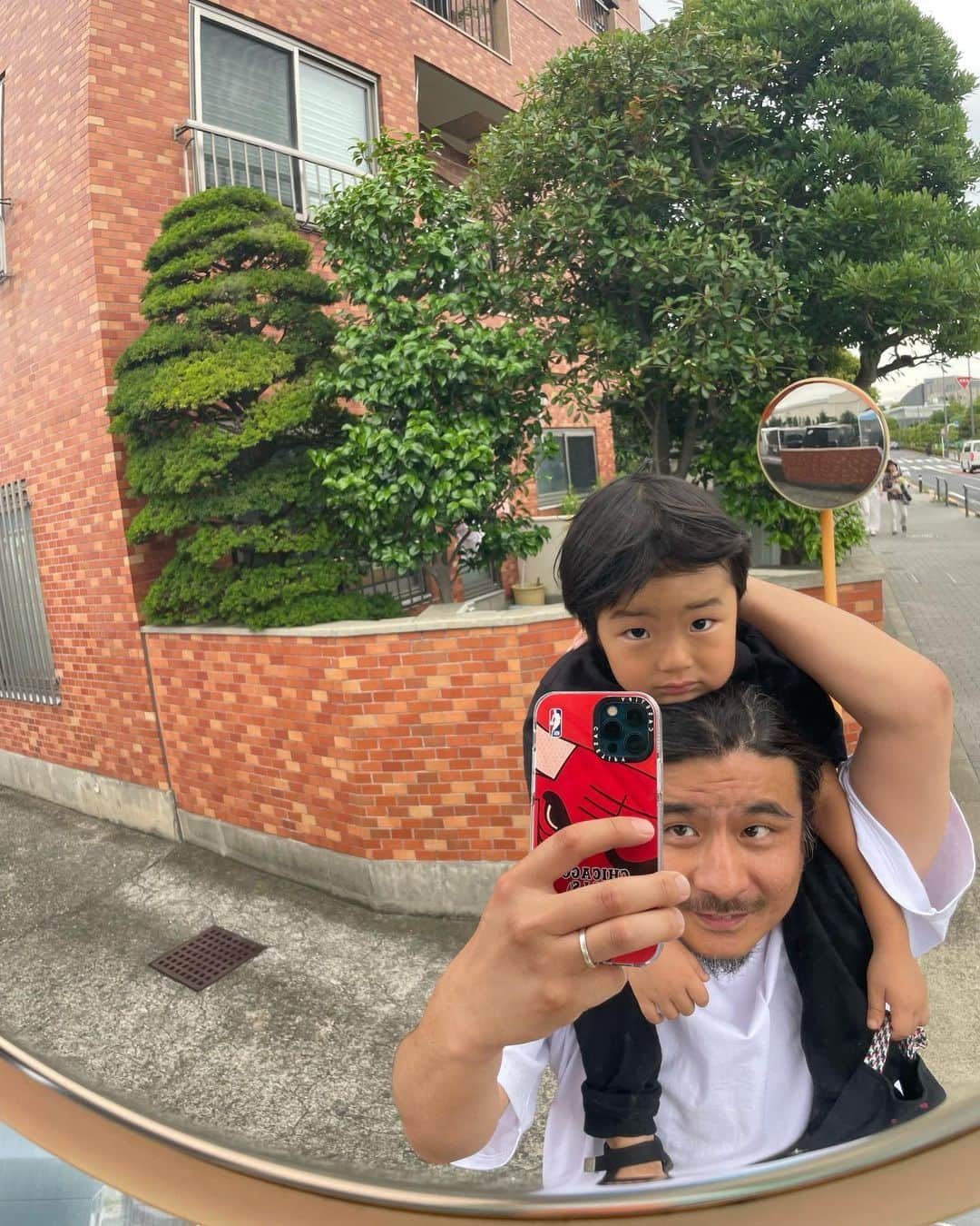 柏木作夢さんのインスタグラム写真 - (柏木作夢Instagram)「Good day... Good Good day...  #selfie#KESHIKI#景色#けしき#4歳#息子#景色と見る景色#smile#fine#egao#family#son#mood#goodday#photooftheday#sunday#親子#日曜日#肩車#息子ラブ#息子の成長#変顔#笑顔#セルフィー」6月4日 21時51分 - samukashiwagi