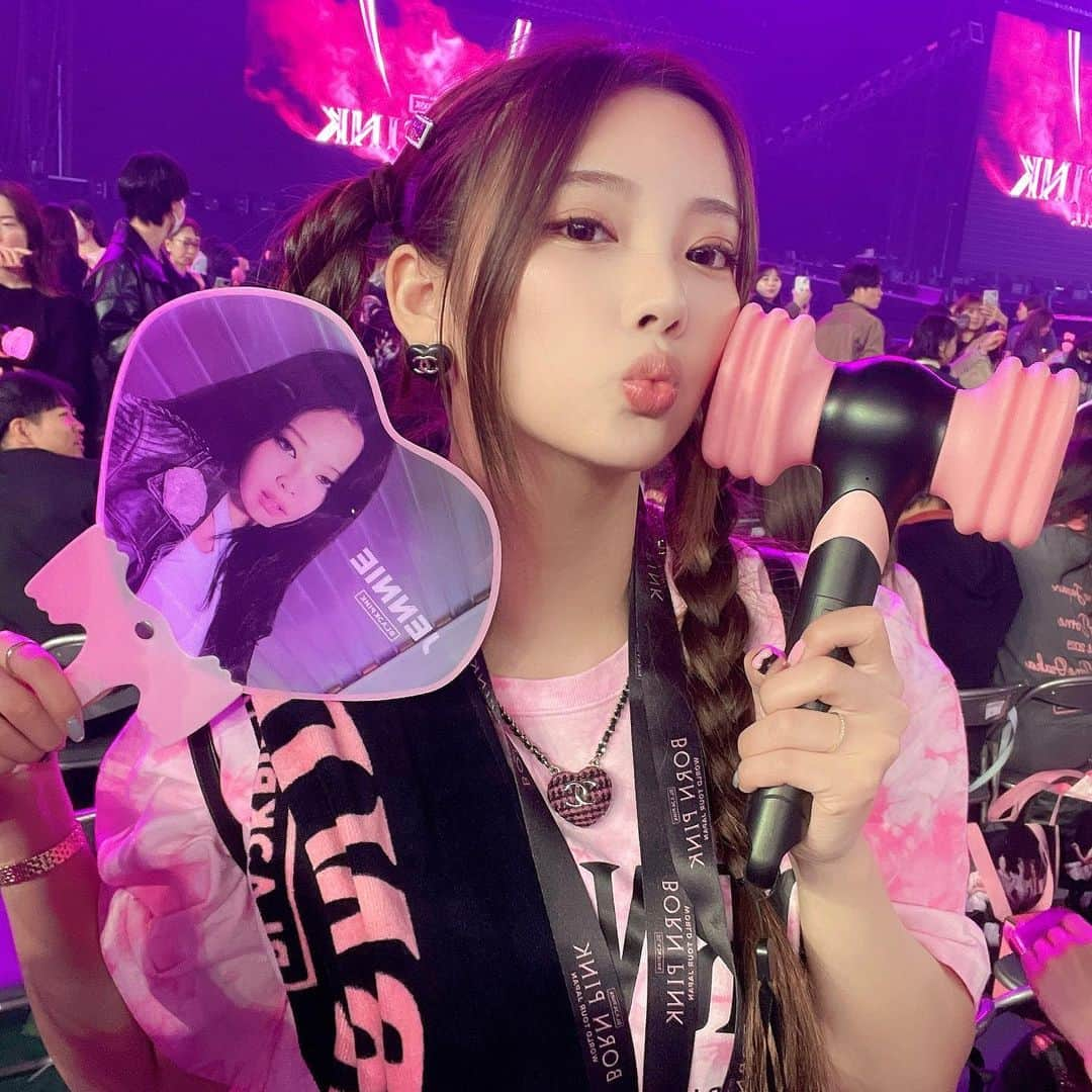 MiyakeKasumi さんのインスタグラム写真 - (MiyakeKasumi Instagram)「BLACKPINK、初日の東京ライブ🩷🖤  女神降臨。  大好きなジェニを近くで生でみて号泣🥲  2回くらいライブいってるけどこんな迫力満点な席は初めてだったからついつい🥲🖤  最高すぎた🥺   #blackpink  #blackpinkinyourarea  #blackpinkjenniekim  #blink  #jennie  #jenniekim  #ブルピン  #ブリンク  #ジェニー  #ブラックピンク  #東京ドーム  #ドームツアー」6月4日 21時58分 - 1225kasumi