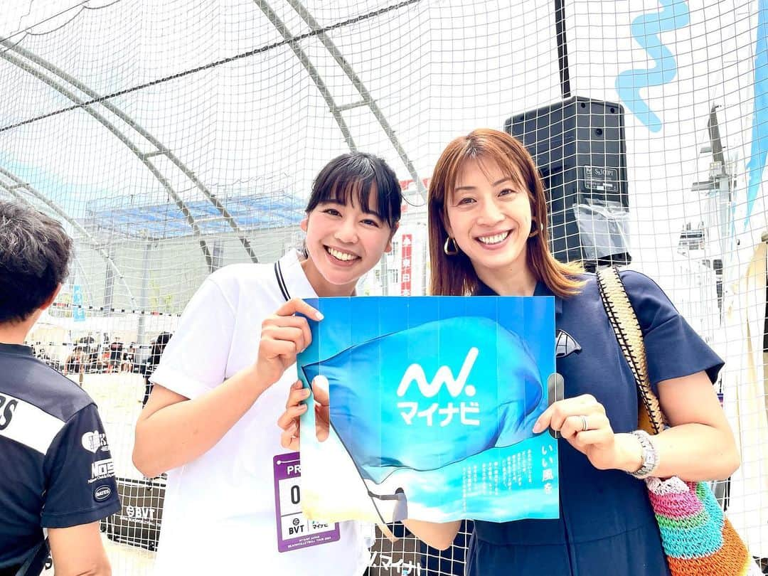 寺川綾のインスタグラム：「@s_ka_ho  かほちゃんのおかげでお初のビーチバレーの大会へ🏐☀️ 暑い中、裸足で砂浜😱🦶🦶 絶対足の裏熱いって‼️というところにしばし気が奪われつつも、、 熱気溢れるプレーで盛り上がっていました🤩 この機会をくれたかほちゃんに感謝🥰そして色んな方々にお会いできてそれもまた感謝✨✨ 良き日曜日でした☀️ #ビーチバレー #宮下パーク #坂口佳穂ちゃん #良いお天気 #良い日曜日 #感謝」