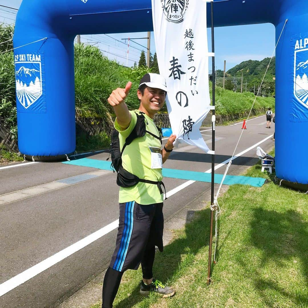 坂部友宏のインスタグラム：「トレイルラン大会25km初出場！  #トレイル #未舗装路  ゴールしたあと コーラがぶ飲みしました🫠 う・ま・い！  #十日町市 #松代 #まつだい #越後まつだい春の陣  25kmトレイルラン🌿 手作り大会に大感謝  やればできる！と思わせてくれた大会  #坂部友宏 #ゆうなび  走っていて ゆうなびのあの人だと話しかけてくださった方がいました ありがとうございました😄  「お仕事ですか？」と気にしてくださった方もいました →完全プライベートです🤗  でも 仕事もプライベートも 新潟を感じることには変わりないような気がしてます！  ヘトヘトに疲れて走り抜いて得たのは 今週の英気💪  ゆうなびがんばります！」