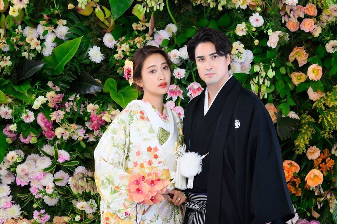 佐達ももこのインスタグラム：「和装前撮り🇯🇵❤️  この日の前撮りの様子を YouTubeにアップしました♡  ものすんごい規模で ものすんごい方々と一緒に とんでもない撮影ができて 夢のような時間だったなぁ🥹💗  裏側が見られるので、 ぜひチェックしてみて下さい🤍  produce @yukowedding  flowers @flowernoritake  hairmake @faccie_niho_sunny  photo @saito_katsuki  kimono @thetreatdressing   #wedding#weddingdress#weddingphoto#weddingflowers#ウェディングドレス#ウェディングフォト#ウェディングヘア#ウェディング#ウェディングブーケ#ウェディングフラワー#ウェディングヘアメイク#前撮り#前撮りヘア#前撮りドレス#前撮りレポ#前撮り写真#前撮り写真#前撮りブーケ#前撮り撮影#前撮りスタジオ#前撮りモニター#前撮りモニター募集#スタジオ前撮り#プレ花嫁#花嫁ヘア#花嫁美容#和装#和装前撮り#和装ヘア#和装結婚式」
