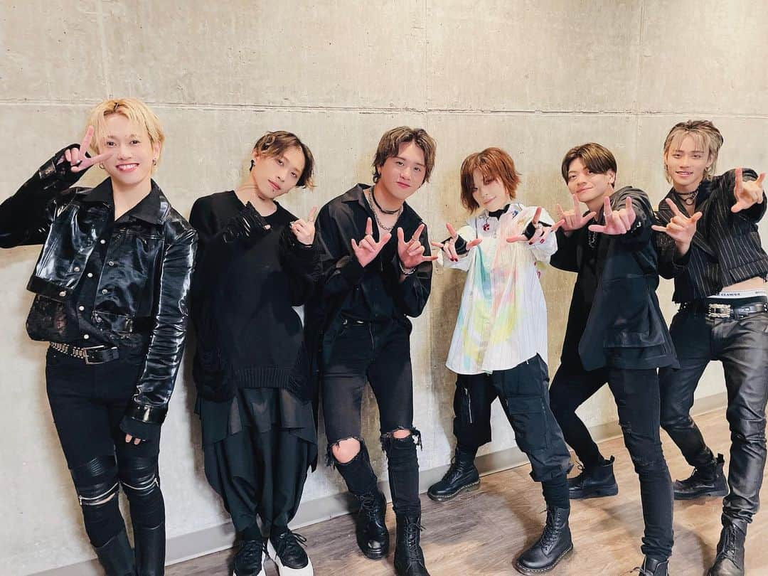 ナノさんのインスタグラム写真 - (ナノInstagram)「Blessed to have shared the stage with such awesome musicians again.  Honestly, like a dream to be here.  素晴らしいアーティストのみなさんと共演できて夢のよう！  Konomi Suzuki @konomin_official  MADKID @madkid_official  BURNOUT SYNDROMES @burnoutsyndromes   Rock on.」6月4日 22時10分 - nanonano_me