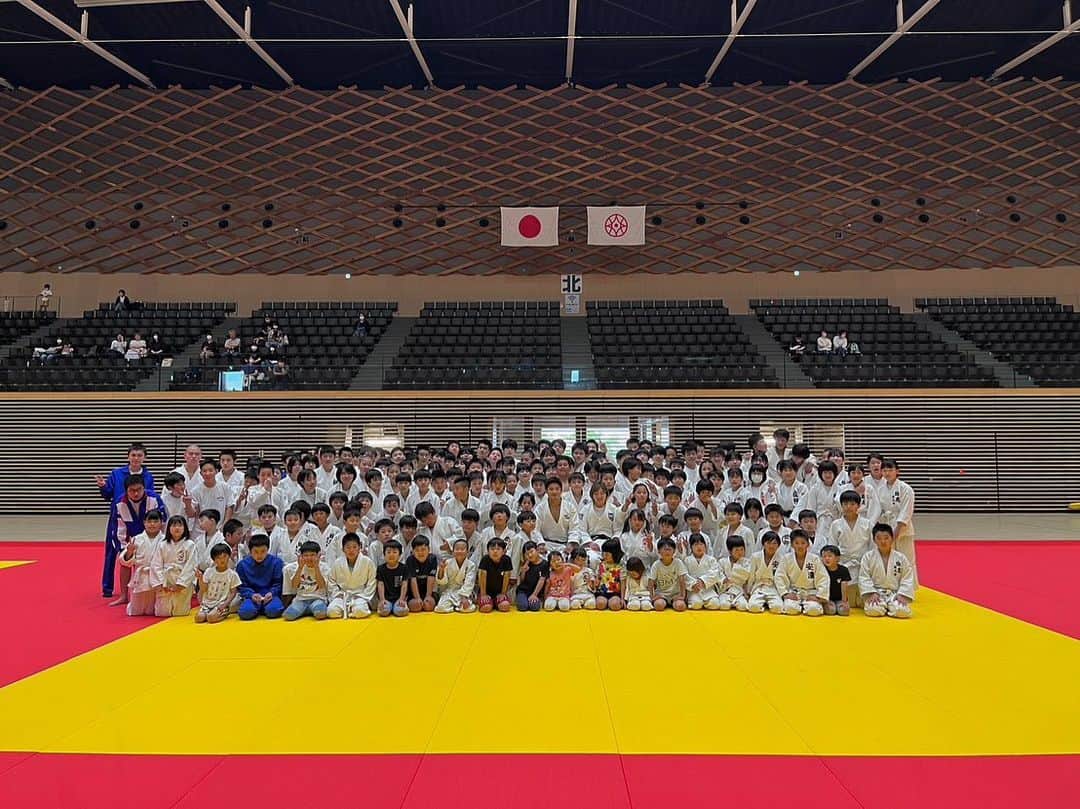 丸山城志郎のインスタグラム：「今日は三重県で柔道教室 子供達の真剣な眼差しが素敵でした！ #柔道#柔道教室」