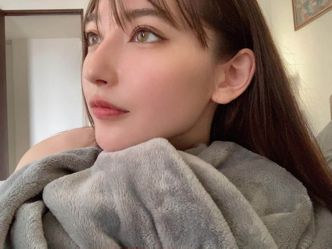 ジャスミンゆまのインスタグラム：「♡♡♡ · · · 折角だからInstagramにも載せとこ🤍  ナチュラルメイクにハマっている私✌🏻」