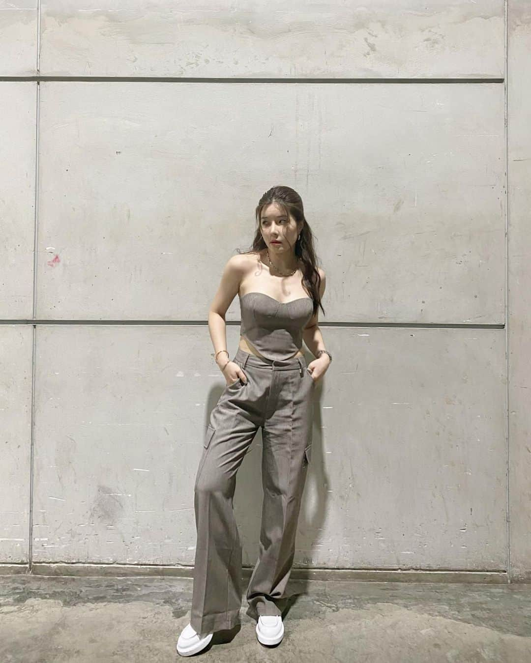 GYEON SEOさんのインスタグラム写真 - (GYEON SEOInstagram)「_* ♠️♠️♠️ . . @paintphetploy  @komkiss_hairstylist  @dressfriends.bybf」6月4日 22時20分 - queengyeon