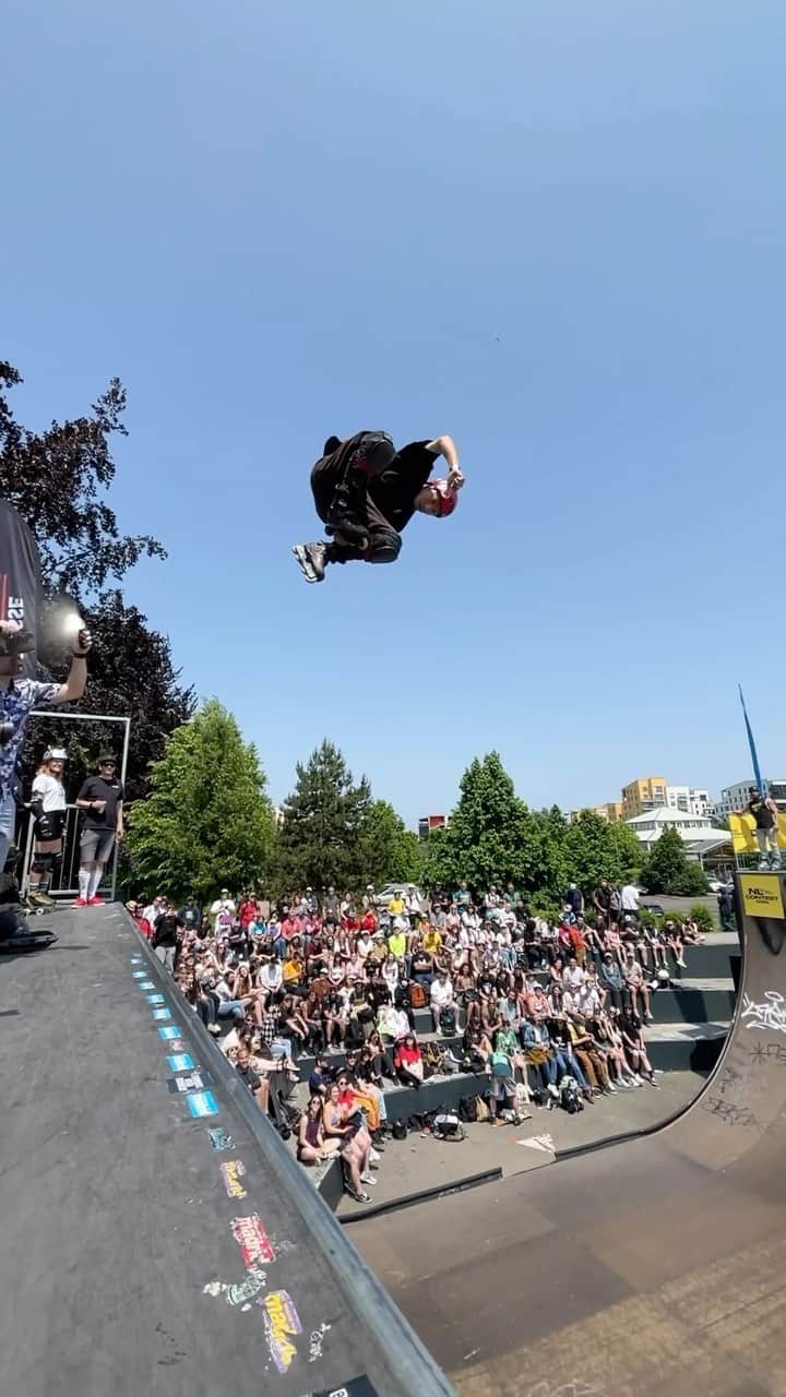 安床武士のインスタグラム：「360, that’s all. 📹 @joeatkinsons .  @usdskates  @undercoverwheels  @goodskates_inc  @lzbn_official  @papasu1048  @sport_sunchlorella   #usdskates #usdaeon #aeon68 #yasutokoaeon #undercoverwheels #rollerblading #blading #inlineskate #roller #rollerfreestyle #インラインスケート #ローラーブレード #ローラーフリースタイル #takeshiyasutoko #安床武士 #vert #360」