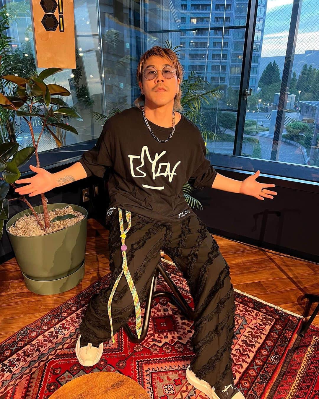 MIHIRO 〜マイロ〜のインスタグラム：「Mhiro's DINER 限定Live マダゲラ 1st order Amazon Music Studio Tokyo にて。 ご来場そしてご盛況、 今日この全てに 心から感謝 ありがとうございました！！  あの曲のあの歌詞のように これを幸せと噛み締めてます。 感謝、ありがとうございました。  また次回 マダゲラ2nd orderで、 水曜22時マイロTVで、 Mhiro's DINERで、 会えることを楽しみにしてます 🤝✨  #amazonmusic」