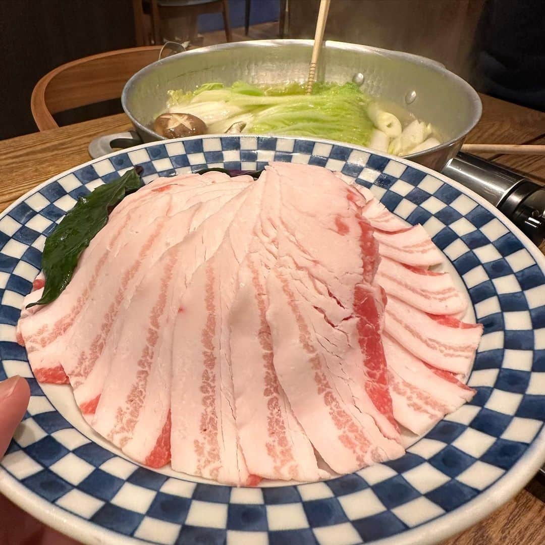 宮川大輔さんのインスタグラム写真 - (宮川大輔Instagram)「沖縄の思い出はなんてったってアグーしゃぶしゃぶ。 ホンマにむちゃくちゃ美味しいかったわ。最高に幸せでした。 #まつもと #沖縄 #アグー豚しゃぶしゃぶ  #むっちゃくちゃ美味しい」6月4日 22時30分 - miyagawadai