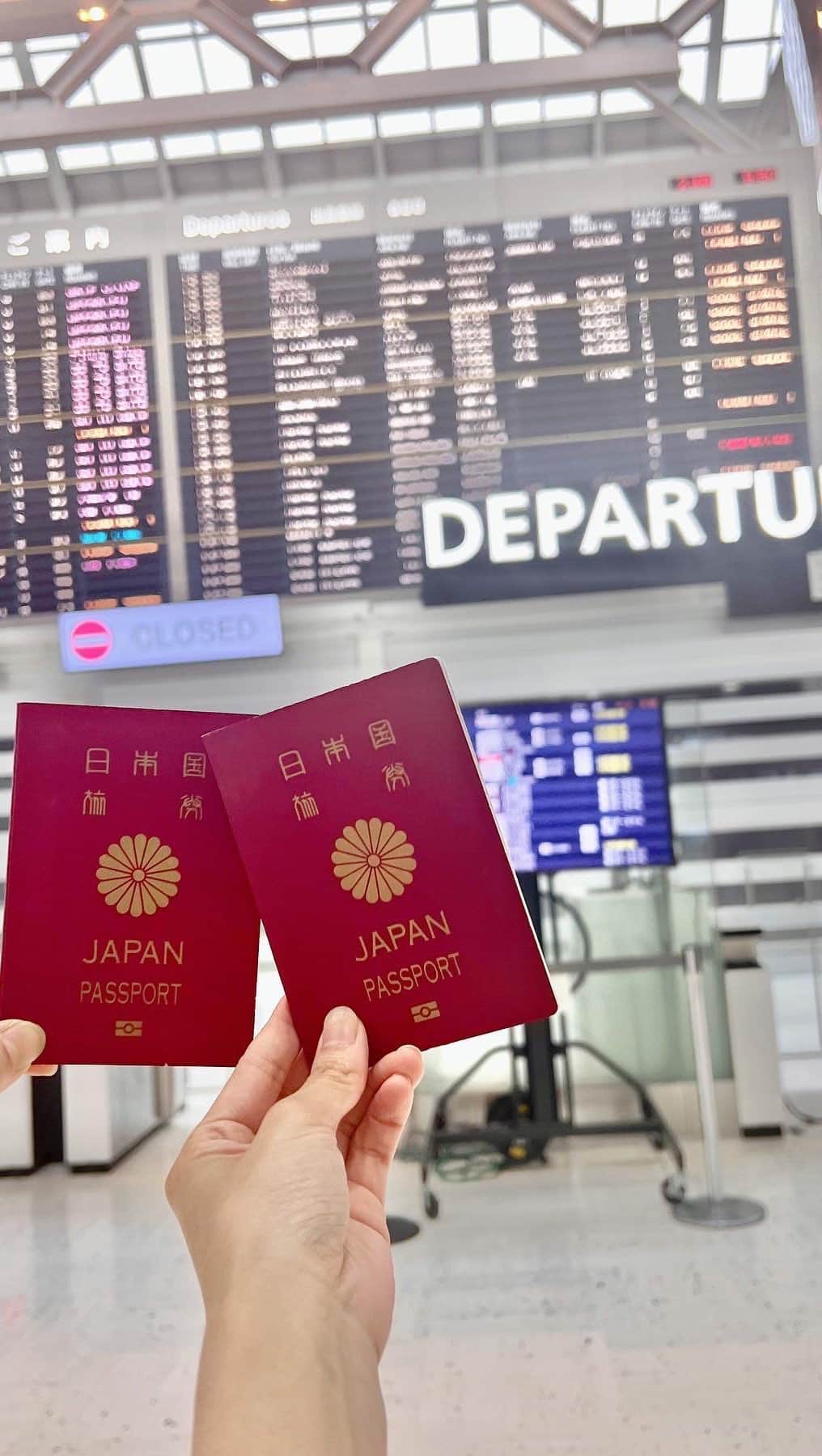 のインスタグラム：「2days in🇰🇷 母娘ソウル旅✈️ ガイドブックを片手に皆さんからのおすすめを巡った2泊3日。 辛い・サウナ・マッサージと大人旅でしかできないこと満載🦀♨️🧘🏽 食べたいものがありすぎて胃がもう一つ欲しかった！！  #ソウル #母娘旅 #韓国旅行」
