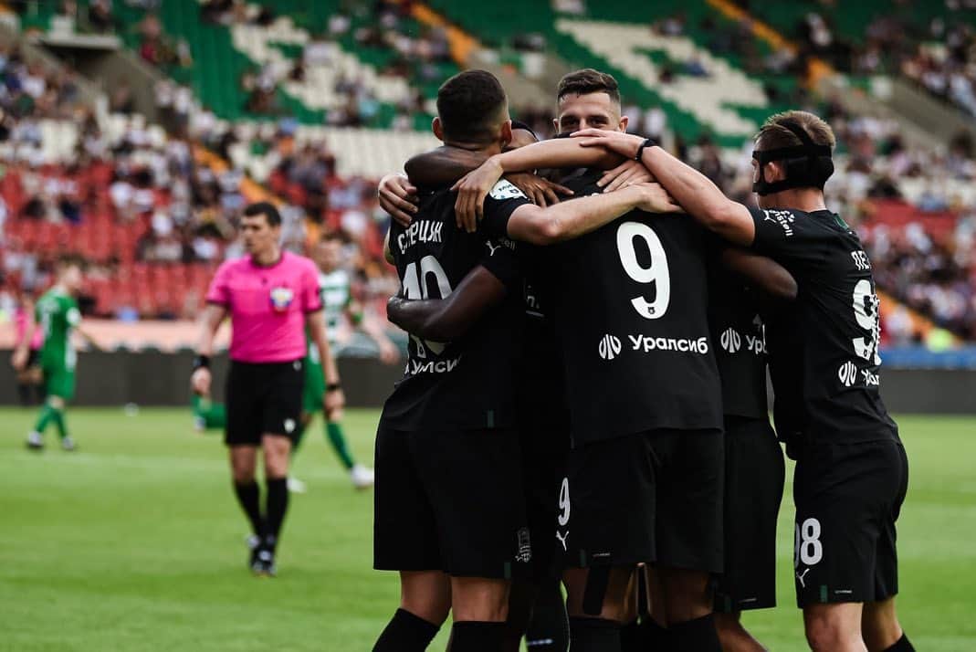 ジョン・コルドバさんのインスタグラム写真 - (ジョン・コルドバInstagram)「Terminamos la Liga sumando y con gol. Gracias equipo y afición 💚  Ahora nos queda un último paso, la final de Copa. ¡¡Vamos @fckrasnodar!!💪🏾🙏🏾🏆⚽️」6月4日 22時38分 - jhoncordoba9